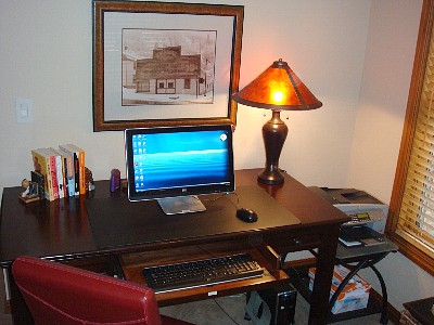 Executive desk with HP desk top computer, printer/copier/scanner.